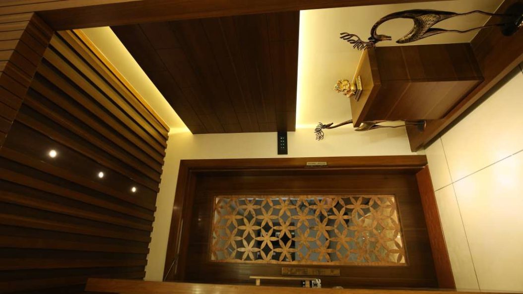 Pramukh Yog  ResidencyThe experience of a dream world steeped in the Indian architectural tradition, in a Dumas silhouetted by the sea. - ArtqoraWe make your dream house - We make your dream house